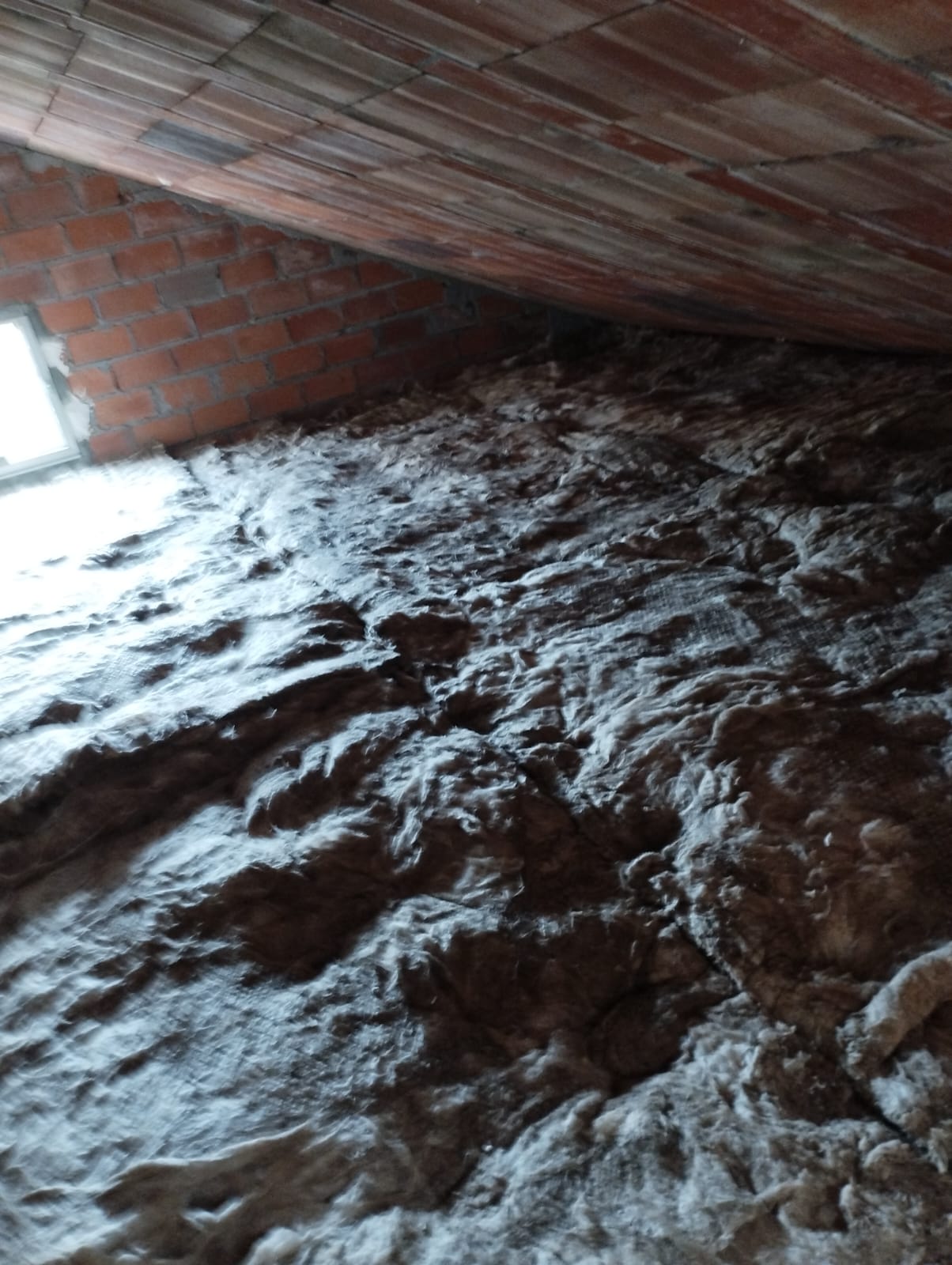 Proceso de aislamiento térmico por insuflado en vivienda